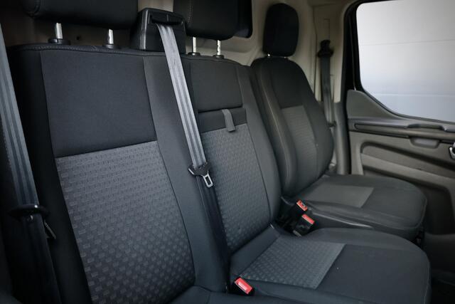 Ford TRANSIT CUSTOM 340 2.0 TDCI L2H1 | L+R Schuifdeur | Navigatie | Blind Spot | CarPlay | Camera | Standkachel | Trekhaak | 3-Zitter | Nieuwe APK | Onderhoudsbeurt
