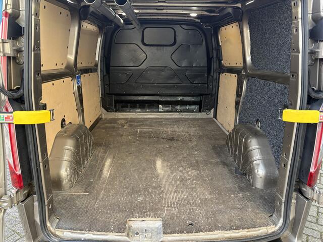 Ford TRANSIT CUSTOM 280 2.0 131Pk TDCI L1H1 Limited / Cruise / Airco / Navi / Trekhaak / Apk t/m 31-01-2026