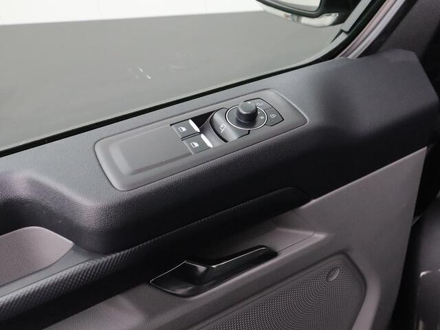 Ford TRANSIT CUSTOM 2.0TDCI 150PK Lang Limited | 5 Jaar Garantie | Navigatie | Camera | 3-Persoons | Vol !
