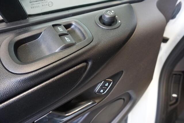 Ford TRANSIT CUSTOM 300 2.0 TDCI L2H1 Trend Airco Bluetooth Camera Navi Trekhaak