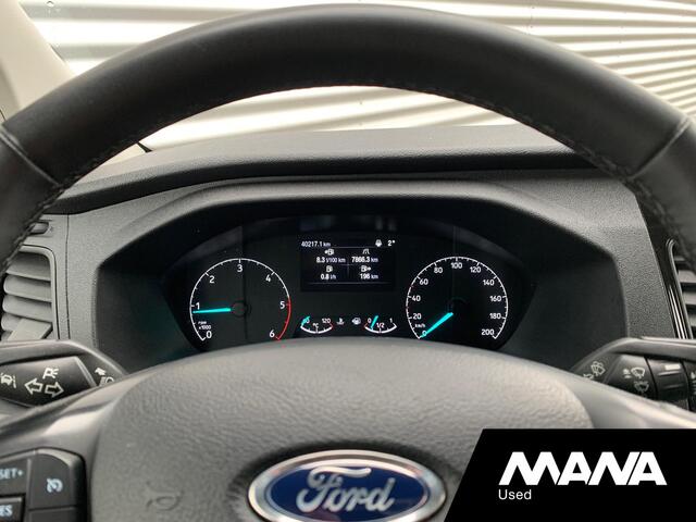 Ford TRANSIT CUSTOM 300 2.0 TDCI L1H1 Trail LED Airco Cruise Navi LMV Leder Camera Trekhaak Dodehoek-Detectie Sensoren LaneAssist Verwarmde-Stoel/Ruit/Spiegels 12V 40dkm!!