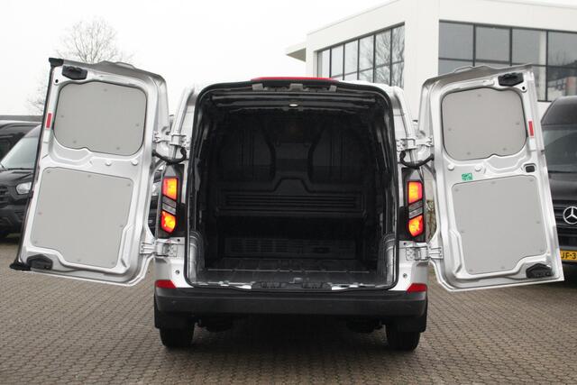 Ford TRANSIT CUSTOM 320 2.0TDCI 170pk Automaat L1H1 Trend | Stoel + Stuurverwarming | L+R Zijdeur | LED | Sync 4 13" | Keyless | Camera | Carplay/Android | Lease 681,- p/m