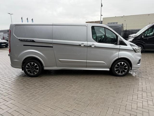 Ford TRANSIT CUSTOM 320 2.0 TDCI L2H1 Sport | Automaat 185pk | Camera | Bi-Xenon | Trekhaak | Stoelverwarming | Betimmering + Vloer | Raptor Grille
