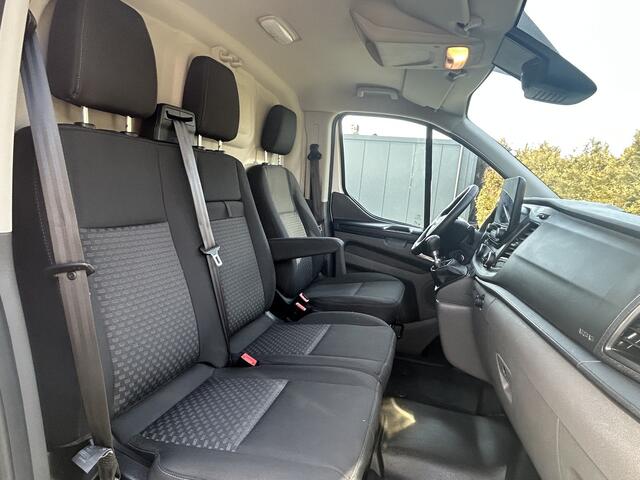 Ford TRANSIT CUSTOM 2.0 TDCI 130 PK / L2H1 / 2.800 KG AHG / CAMERA / AIRCO / CRUISE / NAVI / STOELVERWARMING