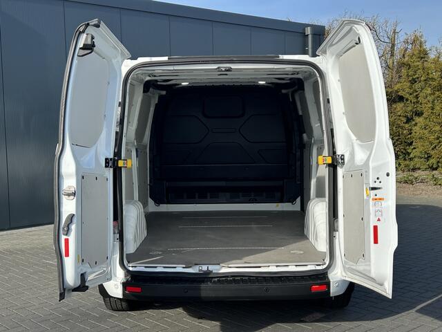 Ford TRANSIT CUSTOM 2.0 TDCI 130 PK / L2H1 / 2.800 KG AHG / CAMERA / AIRCO / CRUISE / NAVI / STOELVERWARMING