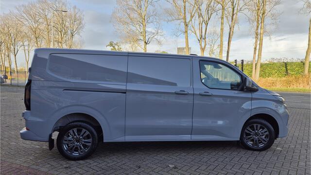 Ford TRANSIT CUSTOM 320 2.0 TDCI L2H1 Limited 17 inch | LED | Laadruimte pakket | Direct leverbaar