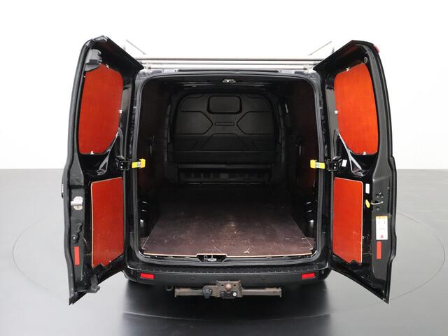 Ford TRANSIT CUSTOM 2.0TDCI 130Pk Lang Business | Imperiaal | Trekhaak | Navigatie | Camera | 3-Persoons | Betimmering