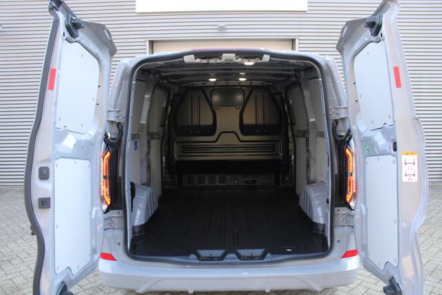 Ford TRANSIT CUSTOM 320 2.0 TDCI L1H1 Sport 170pk - 2x Schuifdeur - 19" LM velgen - ACC - Blind spot - Navi - Camera - Verwarmd stuur - 70l tank - Rijklaar