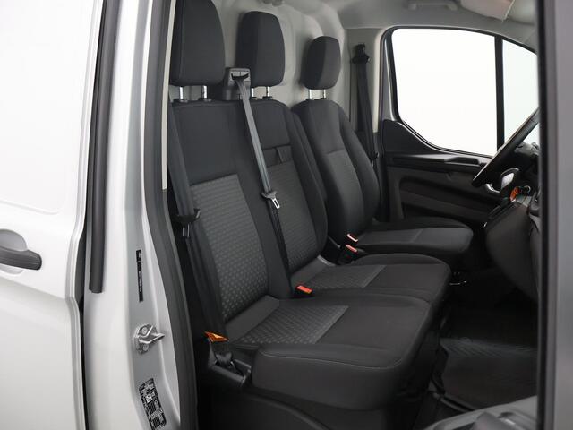 Ford TRANSIT CUSTOM 300 2.0 TDCI Aut. | L2 H1 | Trend | Navigatiesysteem | Parkeercamera | Cruise Control | Spraakassistent | Trekhaak |