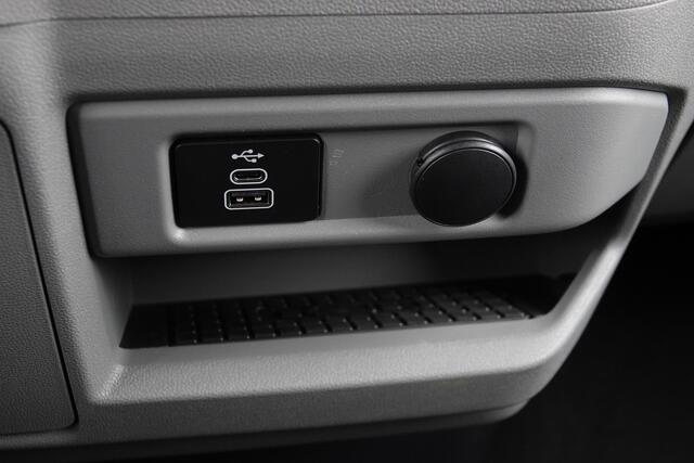 Ford TRANSIT CUSTOM L2H1 170Pk Aut. | Sport | Dubbele cabine | 5-Persoons | Leder | 2xSchuifdeur | 360°Camera | Trekhaak | 18''