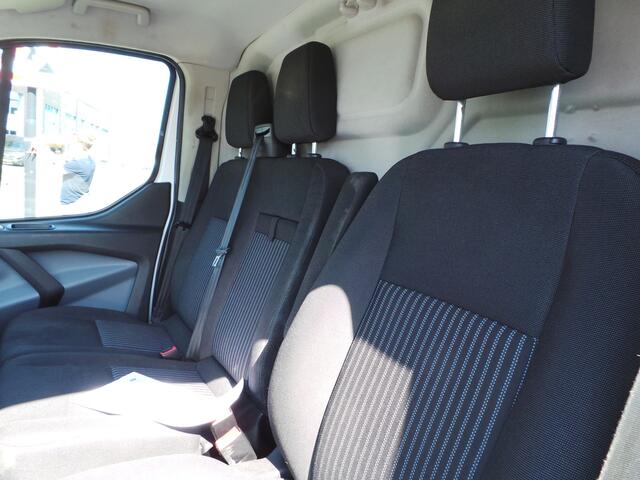 Ford TRANSIT CUSTOM 290 2.0 TDCI L2H1 Airco,Cruise,Navi,Pdc 3 persoons,trekhaak Vorig jaar nieuwe motor(rekening aanwezig)