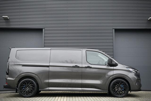 Ford TRANSIT CUSTOM 320 2.0 TDCI 170PK L2H1 DC AUT Raptor Edition | BPM VRIJ | ACC | Blind Spot | Camera | CarPlay | Lane Assist | Navigatie | 3-Zitter | Verlengde fabrieksgarantie tot 09-2029