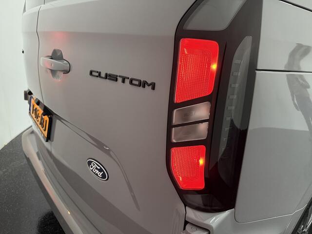 Ford TRANSIT CUSTOM 320 2.0 TDCI L2H1 Limited met o.a. Handmatige regeneratie roetfilter, 17 inch lichtmetalen velgen, Stoel- en stuurverwarming, Adaptieve cruisecontrol, dodehoekdetectie (BLIS) en een Achteruitrijcamera