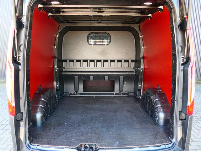 Ford TRANSIT CUSTOM 300 2.0 TDCI L2H1 Trend DC *ACHTERKLEP!* *Trekhaak & betimmering* - Stoel en voorruitverwarming, camera, sensor v+a
