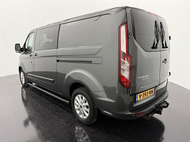 Ford TRANSIT CUSTOM 300 2.0 TDCI L2H1 Limited DC met o.a. een dubbele cabine, dubbele zijschuifdeur, achteruitrijcamera, trekhaak, navigatiesysteem en Apple Carplay/ Android Auto