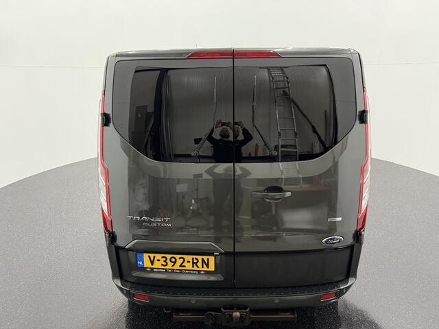 Ford TRANSIT CUSTOM 300 2.0 TDCI L2H1 Limited DC met o.a. een dubbele cabine, dubbele zijschuifdeur, achteruitrijcamera, trekhaak, navigatiesysteem en Apple Carplay/ Android Auto
