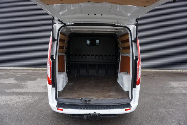 Ford TRANSIT CUSTOM 300 | L2H1 Limited DC | 170 PK AUT | 2x Schuifdeur | Trekhaak