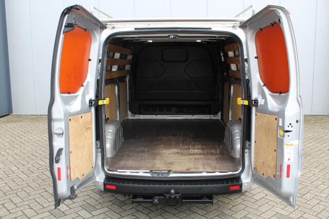 Ford TRANSIT CUSTOM 320 2.0-108pk TDCI L2H1 Trend. Nette Ford Transit Custom lengte 2 voor nog vele jaren werkplezier ! Airco, imperiaal