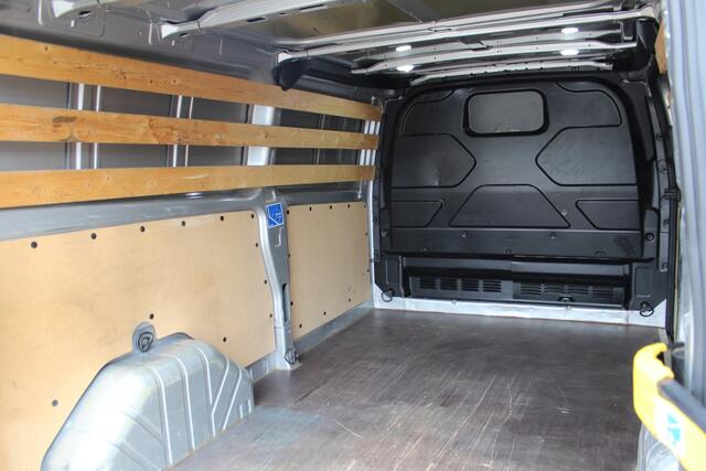 Ford TRANSIT CUSTOM 320 2.0-108pk TDCI L2H1 Trend. Nette Ford Transit Custom lengte 2 voor nog vele jaren werkplezier ! Airco, imperiaal