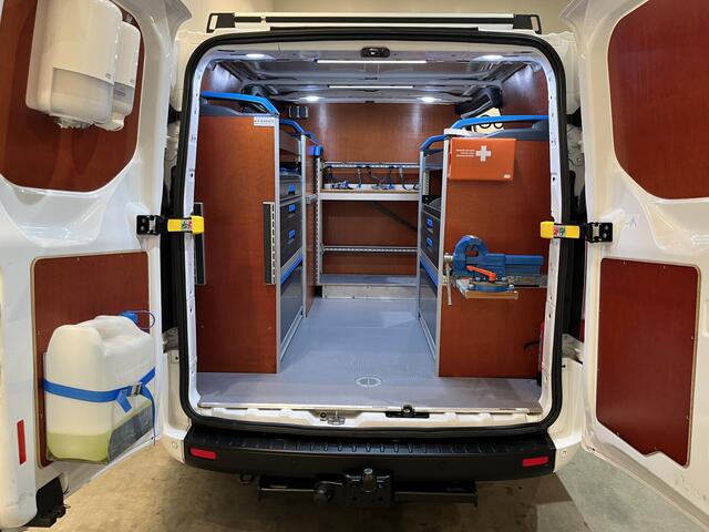Ford TRANSIT CUSTOM 340 2.0 TDCI L1H1 Trend 130 PK Servicebus / Sortimo Inrichting / Euro 6 / Schuifdeur L + R / 220V. / Airco / Cruise Control / PDC / CarPlay / Trekhaak / Navigatie / 79.500 KM !!