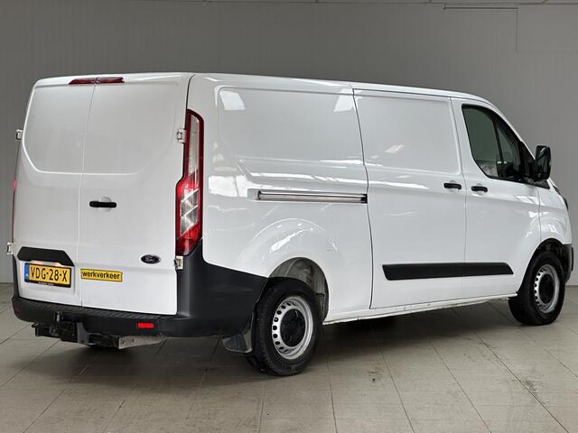 Ford TRANSIT CUSTOM 290 2.0 TDCI L2H1 Ambiente/ 3-Zitplaatsen voor!/ Trekhaak/ Zij-Schuifdeur rechts/ Airco/ Elek. pakket/ Bluetooth/ Armsteun/ Multi. Stuur/ AUX & USB/ Dagrijverl.
