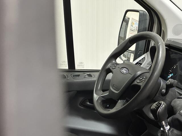 Ford TRANSIT CUSTOM 290 2.0 TDCI L2H1 Ambiente/ 3-Zitplaatsen voor!/ Trekhaak/ Zij-Schuifdeur rechts/ Airco/ Elek. pakket/ Bluetooth/ Armsteun/ Multi. Stuur/ AUX & USB/ Dagrijverl.