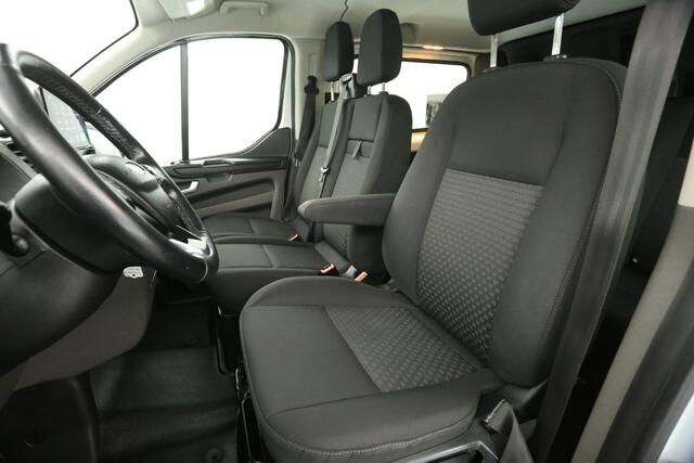 Ford TRANSIT CUSTOM 320 2.0 TDCI L2H1 Limited | Dubbele Cabine | 6 Persoons Airco Camera Carplay Cruise PDC 18''LMV Trekhaak