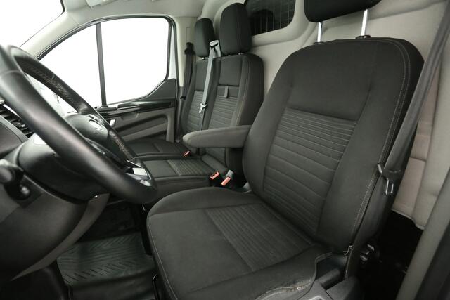 Ford TRANSIT CUSTOM 280 2.0 TDCI L1H1 170PK Automaat Airco Camera Cruise Carplay LED 3 Persoons PDC 16"LMV Trekhaak
