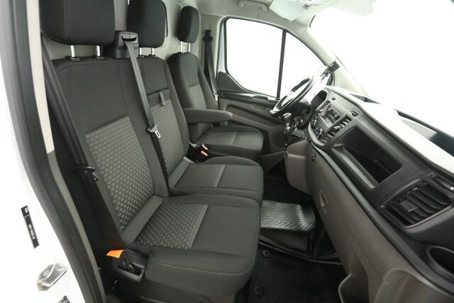 Ford TRANSIT CUSTOM 280 2.0 TDCI L1H1 Limited Airco Camera Cruise Navigatie 3 Persoons PDC LED Stoelverw. Trekhaak