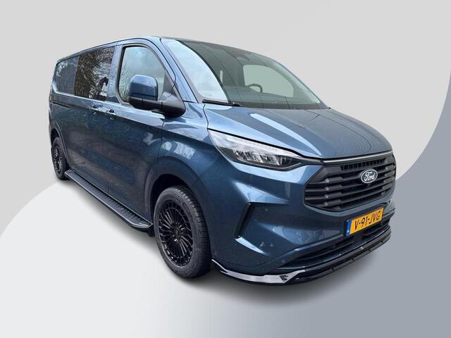 Ford TRANSIT CUSTOM 300 2.0 TDCI L2H1 Limited DC 136pk | Dubbele Cabine | Chrome Blue | Trekhaak | Dubbele Schuifdeur | Bijrijdersbank | Sidesteps | Bumperpakket | Zwarte velgen | Stoelverwarming | Camera