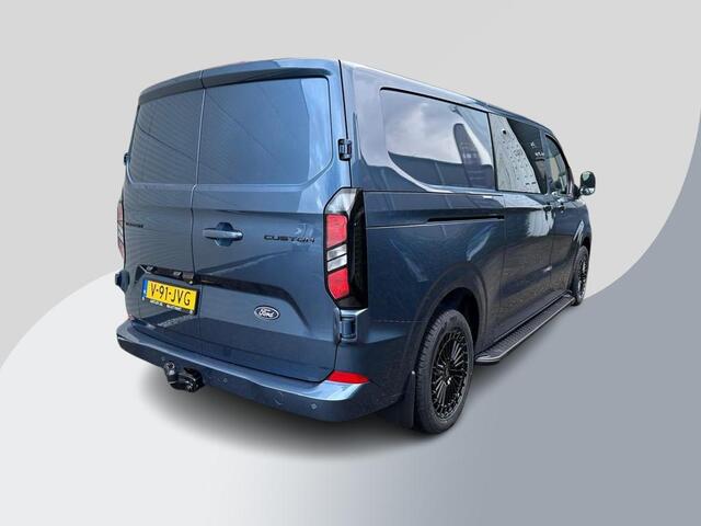 Ford TRANSIT CUSTOM 300 2.0 TDCI L2H1 Limited DC 136pk | Dubbele Cabine | Chrome Blue | Trekhaak | Dubbele Schuifdeur | Bijrijdersbank | Sidesteps | Bumperpakket | Zwarte velgen | Stoelverwarming | Camera