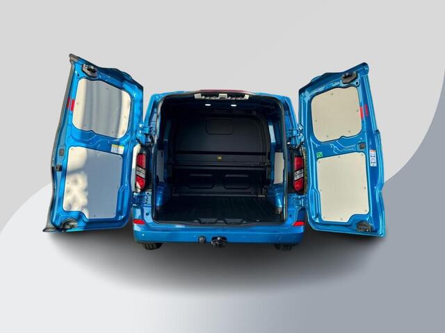 Ford TRANSIT CUSTOM 300 2.0 TDCI L2H1 Limited DC 136pk | Dubbele Cabine | Digital Aqua Blue | Trekhaak | Dubbele Schuifdeur | Bijrijdersbank | Sidesteps | Bumperpakket | Zwarte velgen | Stoelverwarming | Camera