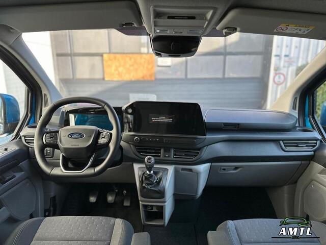 Ford TRANSIT CUSTOM 300 2.0 TDCI L2H1 Limited DC 136pk | Dubbele Cabine | Digital Aqua Blue | Trekhaak | Dubbele Schuifdeur | Bijrijdersbank | Sidesteps | Bumperpakket | Zwarte velgen | Stoelverwarming | Camera