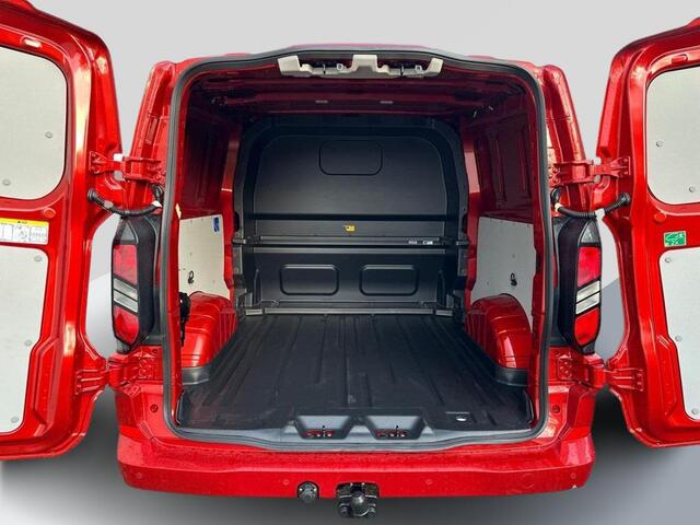 Ford TRANSIT CUSTOM 300 2.0 TDCI L2H1 Limited DC 136pk | Dubbele Cabine | Artisan Red | Trekhaak | Dubbele Schuifdeur | Bijrijdersbank | Sidesteps | Bumperpakket | Zwarte velgen | Stoelverwarming | Camera