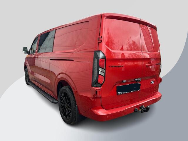 Ford TRANSIT CUSTOM 300 2.0 TDCI L2H1 Limited DC 136pk | Artisan Red | Dubbele Cabine | Trekhaak | Dubbele Schuifdeur | Bijrijdersbank | Sidesteps | Bumperpakket | Zwarte velgen | Stoelverwarming | Camera