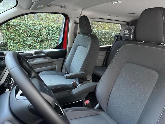 Ford TRANSIT CUSTOM 300 2.0 TDCI L2H1 Limited DC 136pk | Artisan Red | Dubbele Cabine | Trekhaak | Dubbele Schuifdeur | Bijrijdersbank | Sidesteps | Bumperpakket | Zwarte velgen | Stoelverwarming | Camera