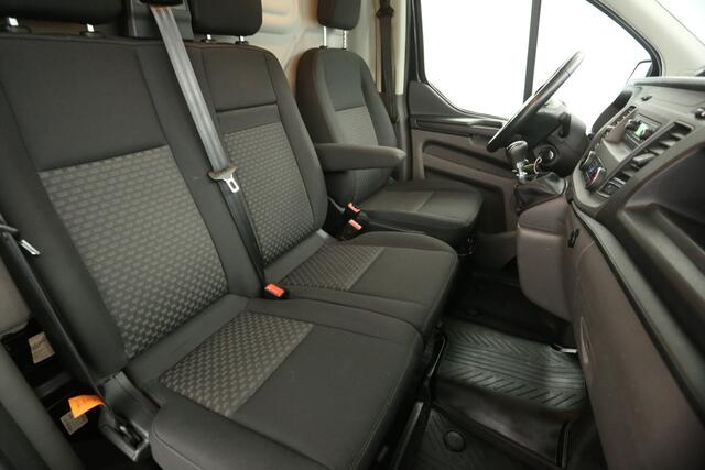 Ford TRANSIT CUSTOM 320 2.0 TDCI L1H1 Airco Cruise Trekhaak Parkeersensoren 3 Persoons Elektrpakket