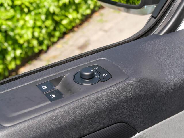 Ford TRANSIT CUSTOM 320 2.0 TDCI 136PK L2H1 Trend | APPLE CARPLAY | CAMERA |