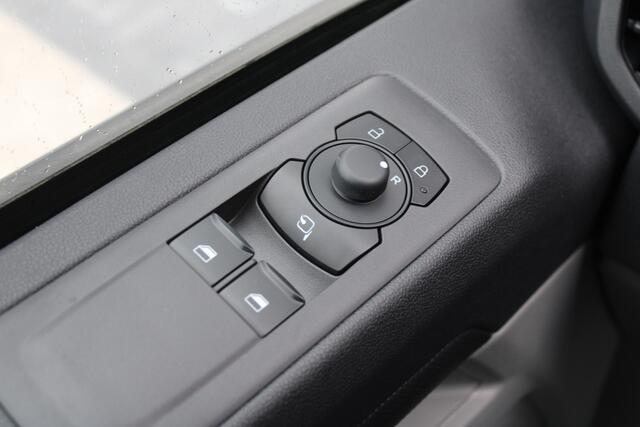 Ford TRANSIT CUSTOM 320 2.0 TDCI L2H1 Trend 170pk - Cruise - Carplay - Android - LED koplampen - Stoelverwarming - 70l tank - Rijklaar