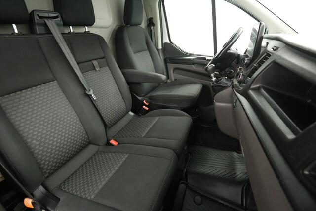 Ford TRANSIT CUSTOM 300 2.0 TDCI L2H1 Airco Cruise Carplay Navigatie PDC 3 Persoons Elektrpakket Trekhaak