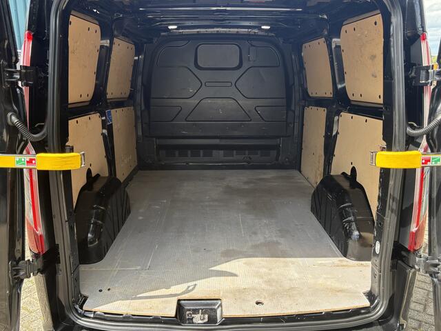 Ford TRANSIT CUSTOM 320 2.0 185Pk TDCI L1H1 Sport / Cruise / Airco / Trekhaak / Apk t/m 23-04-2026