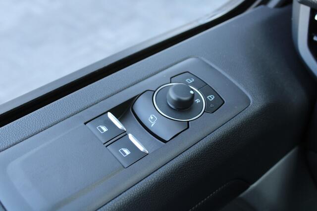 Ford TRANSIT CUSTOM 320 2.0 TDCI L2H1 Limited 170pk - Adaptive Cruise - Blind spot - Navigatie - Camera - Draadloos laden - Rijklaar
