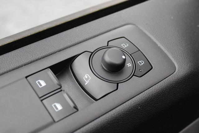 Ford TRANSIT CUSTOM 320 2.0 TDCI L2H1 Trend 136pk - Carplay - Android - LED koplampen - Verwarmd stuurwiel - Stoelverwarming - 70l tank - Rijklaar