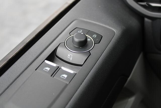 Ford TRANSIT CUSTOM 300 2.0 TDCI L2H1 Sport 170pk - 2x Schuifdeur - ACC - 19'' LM Velgen - 70L Tank - Navi - Camera - Stoel & Stuurverwarming - Blind Spot - Rijklaar