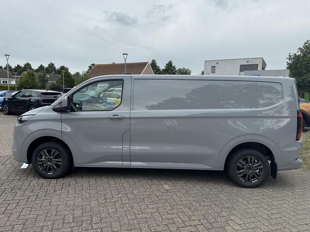 Ford TRANSIT CUSTOM E-Transit 340 L2 Limited/Titanium 65 kWh / 218pk | SCI | Ford voorraad | Premium Lak: Grey Matter, Limited interieurbekleding, verwarmbare passagiersstoel (8-weg verstelbaar), centrale dubbele vergrendeling, 17 inch lichtmetalen velgen, Driver Assistance 