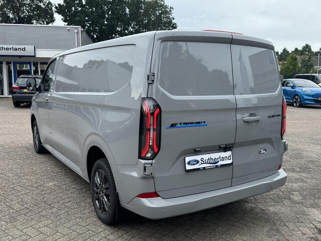 Ford TRANSIT CUSTOM E-Transit 340 L2 Limited/Titanium 65 kWh / 218pk | SCI | Ford voorraad | Premium Lak: Grey Matter, Limited interieurbekleding, verwarmbare passagiersstoel (8-weg verstelbaar), centrale dubbele vergrendeling, 17 inch lichtmetalen velgen, Driver Assistance 