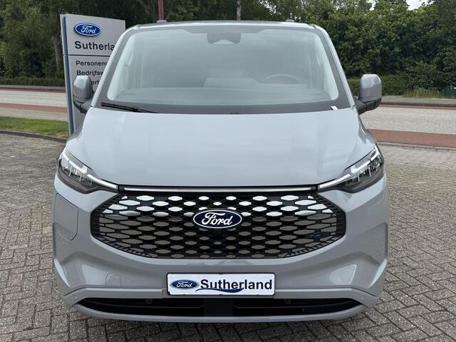 Ford TRANSIT CUSTOM E-Transit 340 L2 Limited/Titanium 65 kWh / 218pk | SCI | Ford voorraad | Premium Lak: Grey Matter, Limited interieurbekleding, verwarmbare passagiersstoel (8-weg verstelbaar), centrale dubbele vergrendeling, 17 inch lichtmetalen velgen, Driver Assistance 