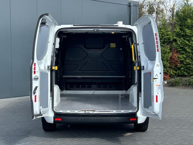 Ford TRANSIT CUSTOM 300 2.0 TDCI 105 PK / L1H1 / 1e EIG. / 80.552 KM !! / AIRCO / CRUISE / STOELVERWARMING / 2X SCHUIFDEUR / CAMERA / BLUETOOTH