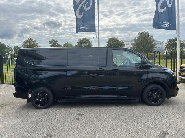 Ford TRANSIT CUSTOM 320 2.5 PHEV L2H1 Black Platinum DC | 17 Inch Lichtmetalen Velgen | Verwarmbare Stoelen | Verwarmbaar Stuurwiel | 1100 KG Laadvermogen | Lederen Bekleding | Privacy Glass |