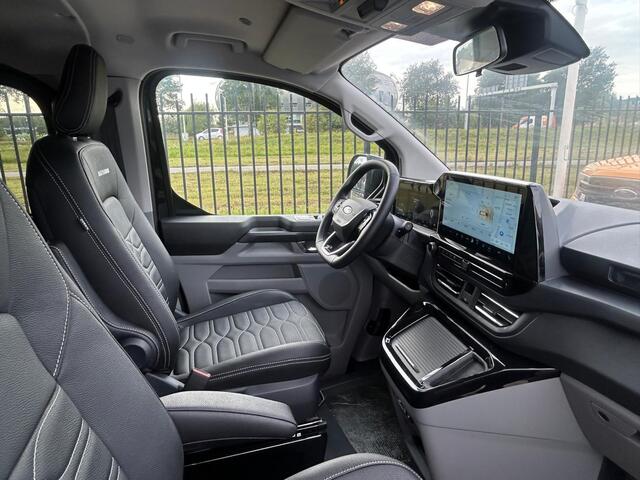 Ford TRANSIT CUSTOM 320 2.5 PHEV L2H1 Black Platinum DC | 17 Inch Lichtmetalen Velgen | Verwarmbare Stoelen | Verwarmbaar Stuurwiel | 1100 KG Laadvermogen | Lederen Bekleding | Privacy Glass |